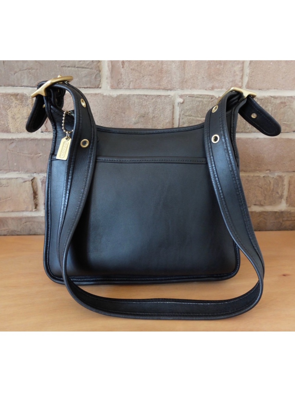 Vintage Coach Legacy Janice bag 9966 in Black w/Gold hardware. Double sided tag